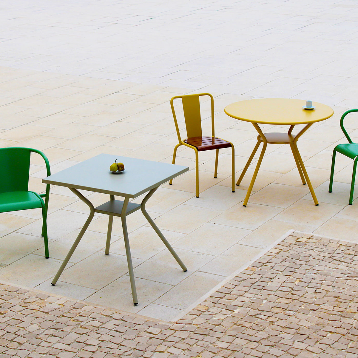 ADICO ALVA SQUARE TABLE