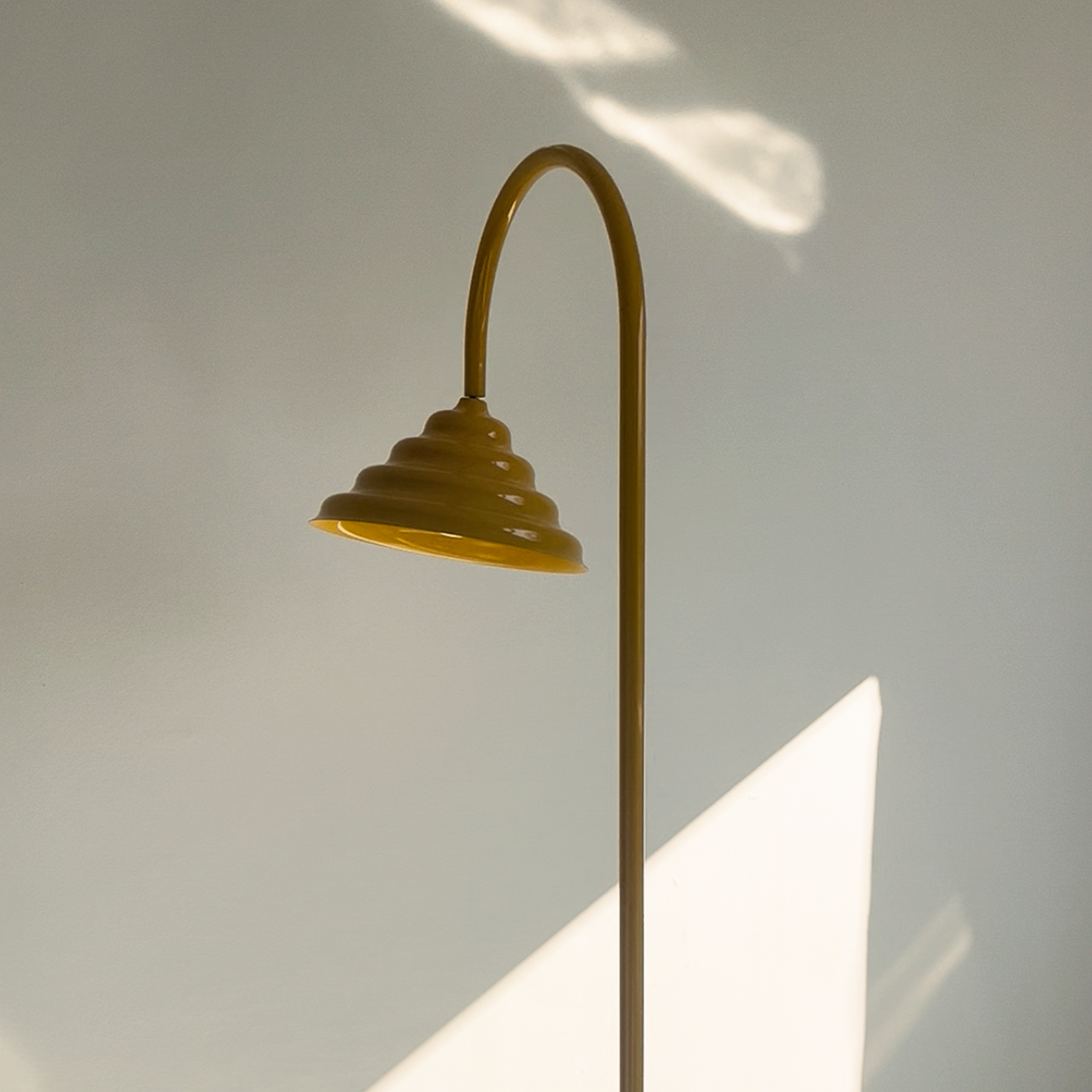 WAVE ARCH LIGHT FLOOR LAMP YELLOW