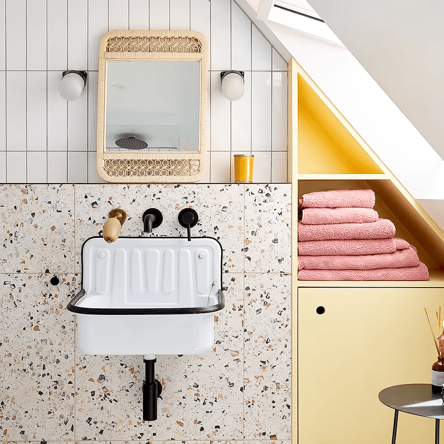 CERAMIC ANGLED WALL LIGHT CLEAR E27 - DYKE & DEAN