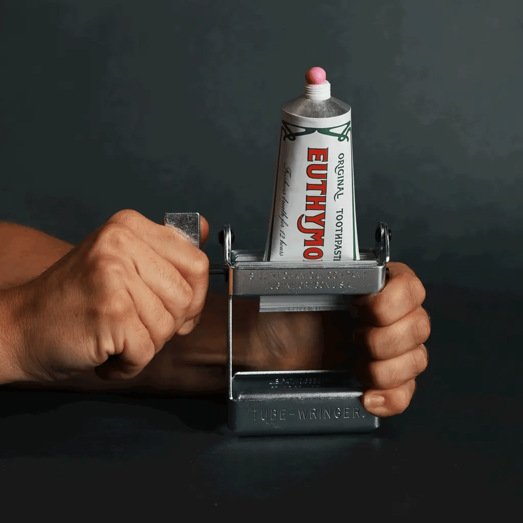 DOSENÖFFNER MIT HOLZGRIFF