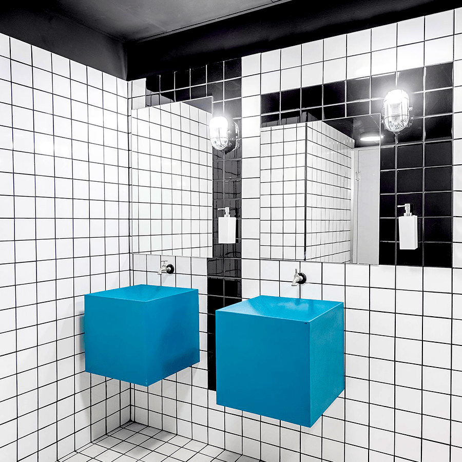 BLUE PLASTIC OVAL BULKHEAD LAMP OUTLET