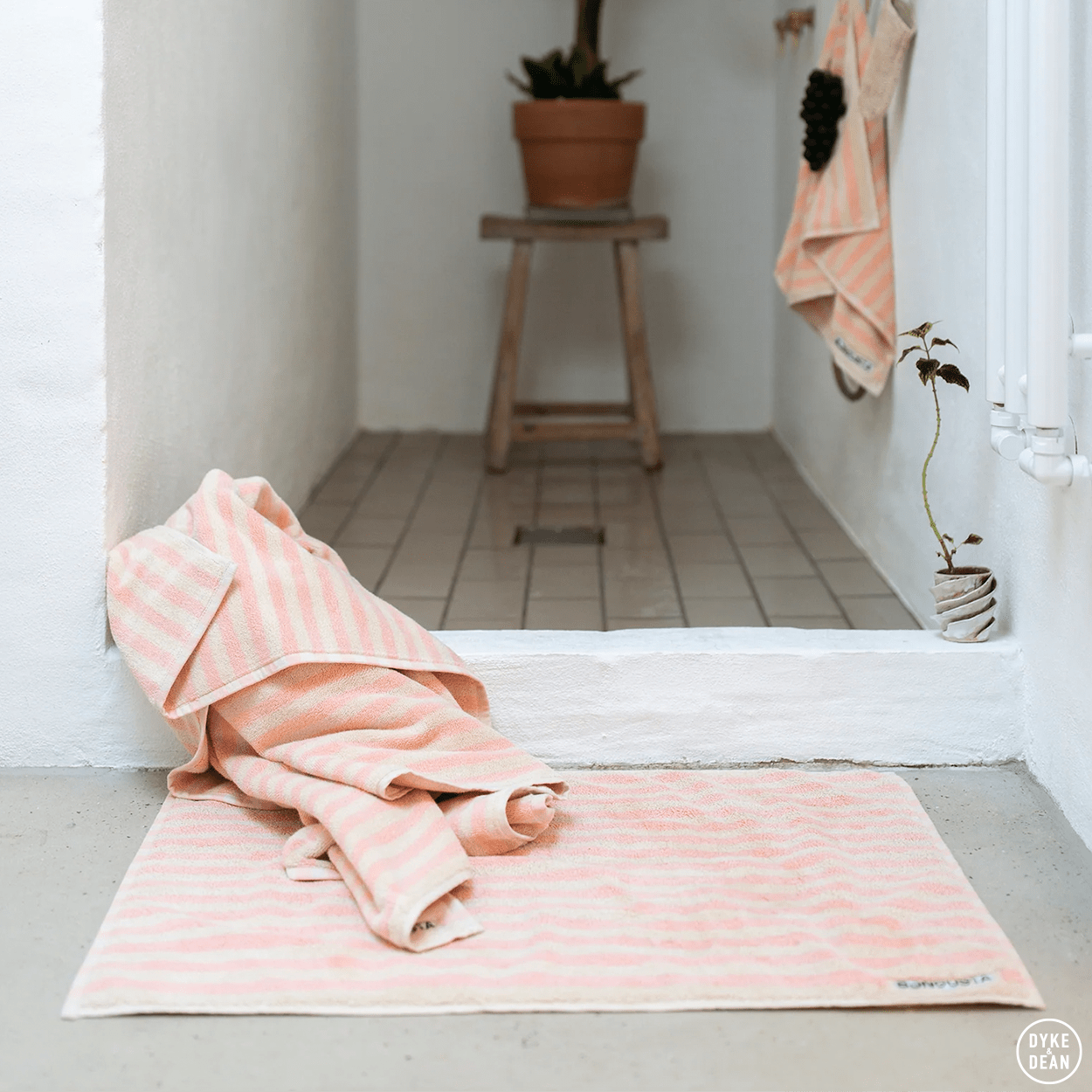 NARAM BATH TOWELS TROPICAL & CREME - DYKE & DEAN