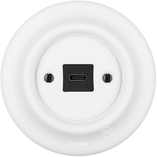 PORCELAIN WALL USB - C CHARGER SOCKET MATT WHITE - DYKE & DEAN