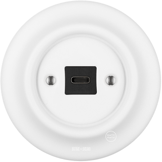 PORCELAIN WALL USB - C CHARGER SOCKET MATT WHITE - DYKE & DEAN
