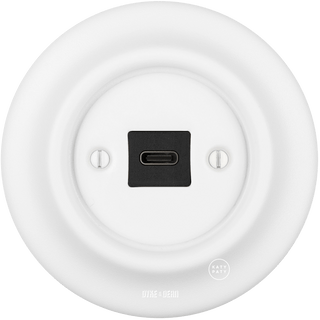 PORCELAIN WALL USB - C CHARGER SOCKET MATT WHITE - DYKE & DEAN