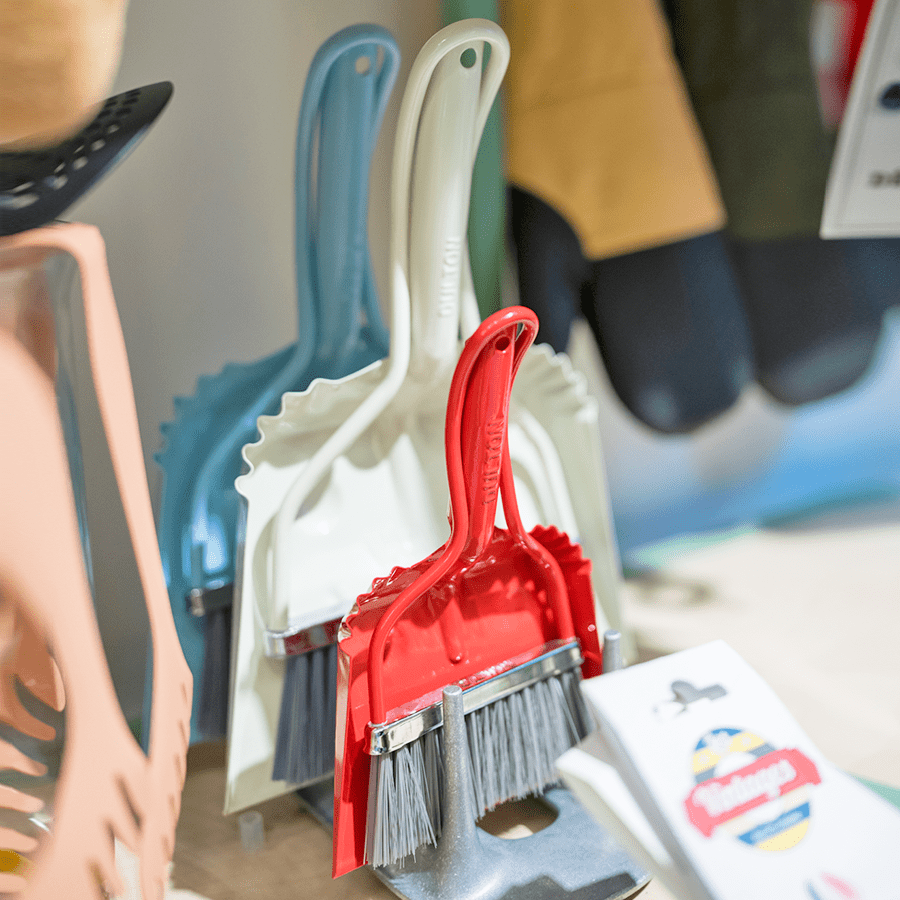 SMILEY METAL DUST PAN SET IVORY - DYKE & DEAN