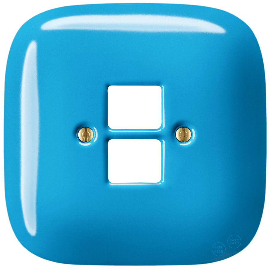 SQUARE PORCELAIN WALL SOCKET AZURE PC/USB - DYKE & DEAN
