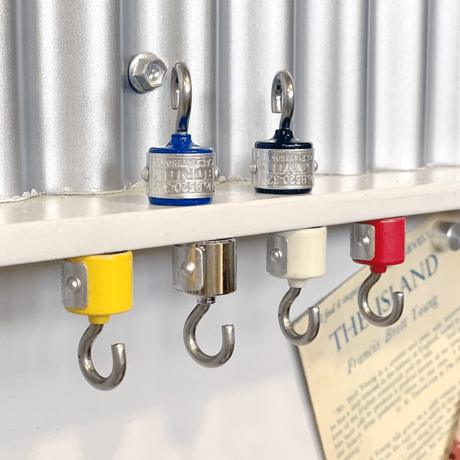 MAGNETIC HOOKS RED - DYKE & DEAN